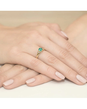 Gold ring with emerald 0.60ct