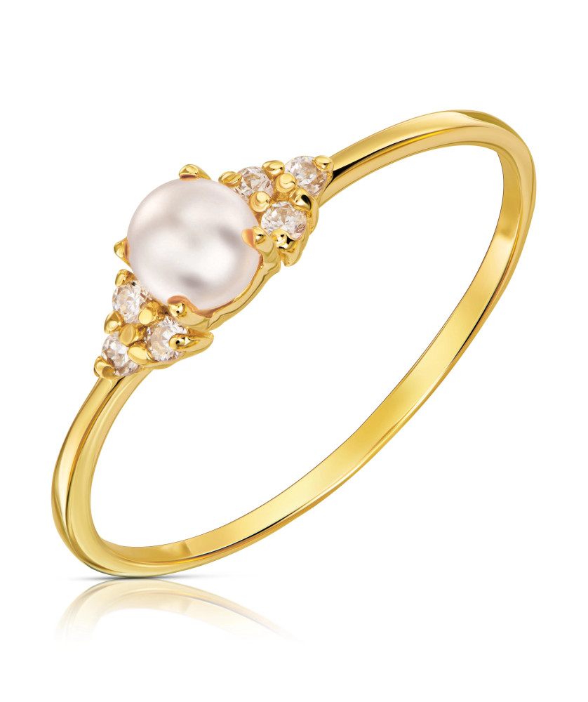 Engagement ring with 8k pearl