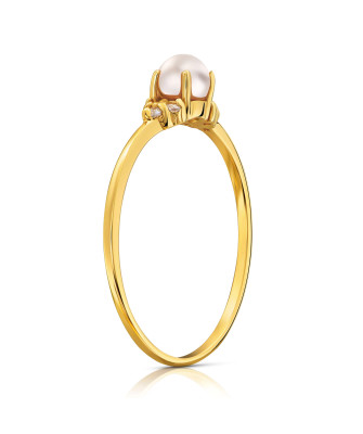 Engagement ring with 8k pearl