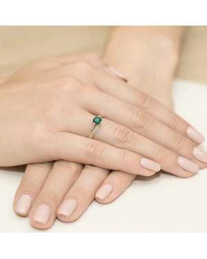 Emerald ring diamonds gold 14k