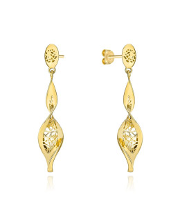 Gold earrings with filigree decoration
