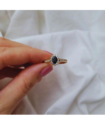 Ring 8k black stone and white zircons