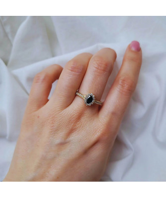 Ring 8k black stone and white zircons