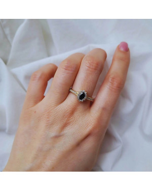 Ring 8k black stone and white zircons