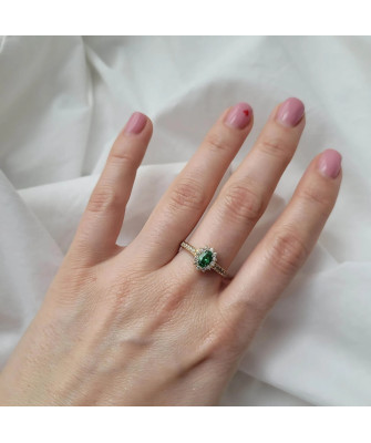 Gold engagement ring green stone