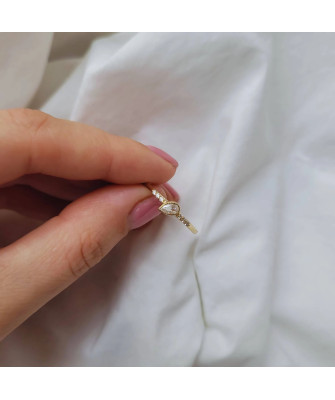 Gold ring delicate leaf 8k hallmark