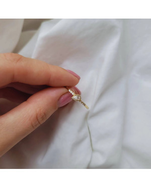 Gold ring delicate leaf 8k hallmark