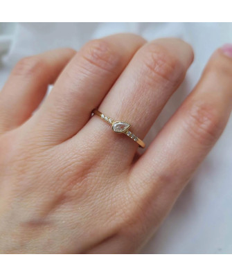 Gold ring delicate leaf 8k hallmark