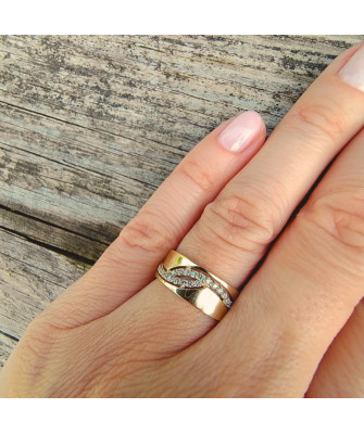 Gold ring 8k white stones