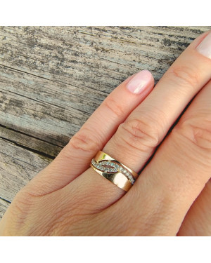 Gold ring 8k white stones