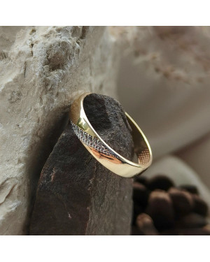 Gold ring 8k stones interwoven pattern