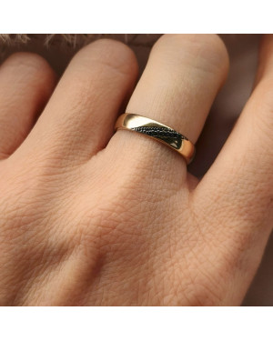 Gold ring 8k stones interwoven pattern