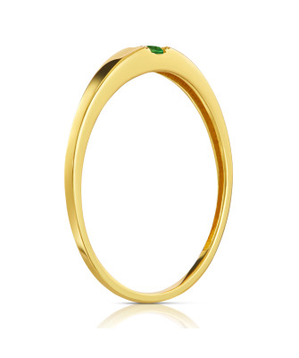 Ring with a green stone 8k