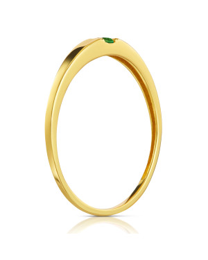 Ring with a green stone 8k