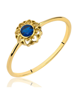 Ring with a large stone gold 8k