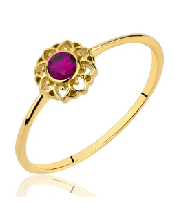 Ring with a large stone gold 8k