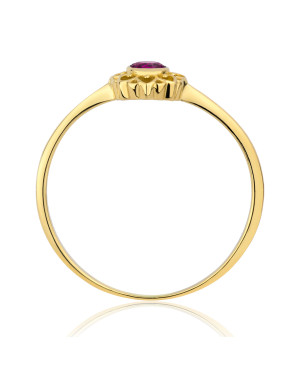 Ring with a large stone gold 8k