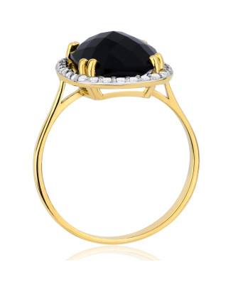 Ring with a large stone gold 8k