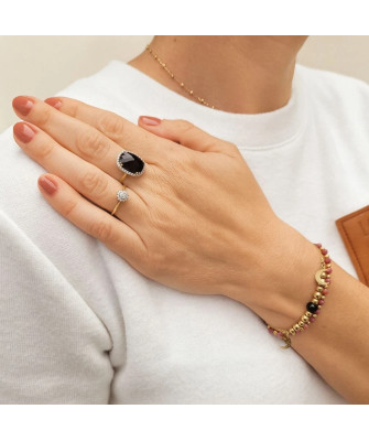 Ring with a large stone gold 8k