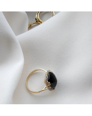 Ring with a large stone gold 8k