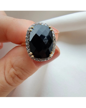 Ring with a large stone gold 8k