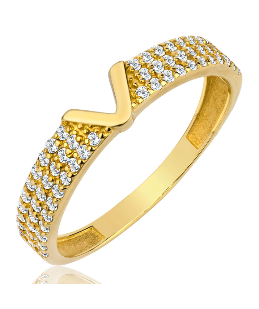 Ring with a large stone gold 8k