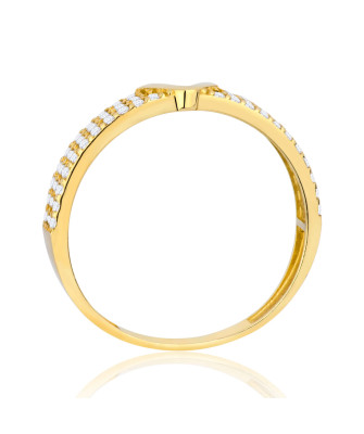 Ring with a large stone gold 8k