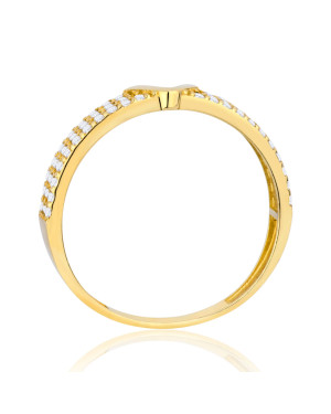 Ring with a large stone gold 8k