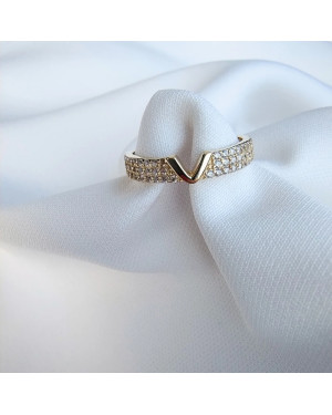 Ring with a large stone gold 8k