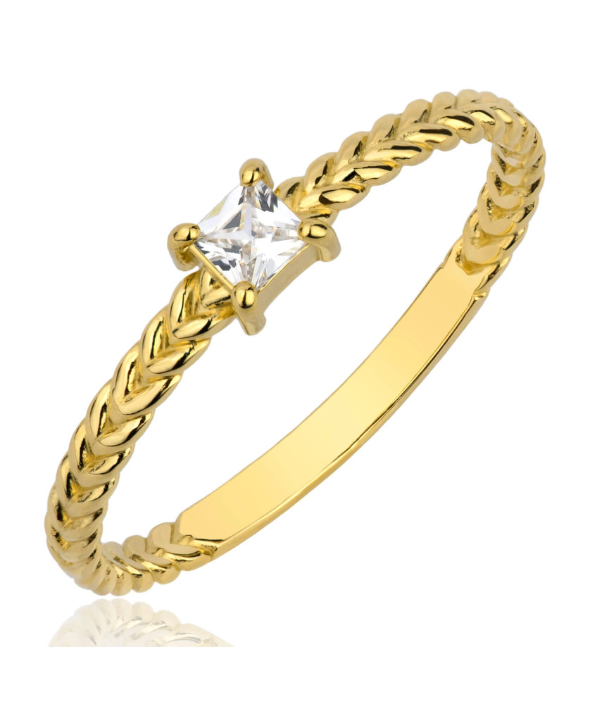 Ring with a large stone gold 8k