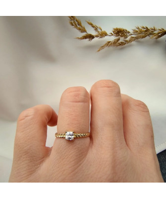 Ring with a large stone gold 8k