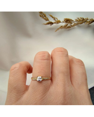 Ring with a large stone gold 8k