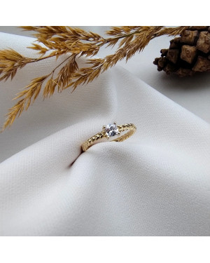 Ring with a large stone gold 8k