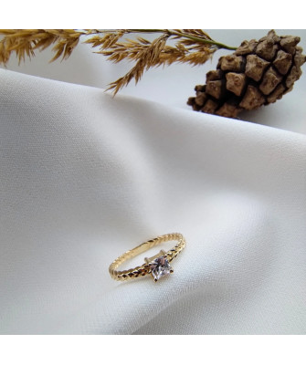 Ring with a large stone gold 8k