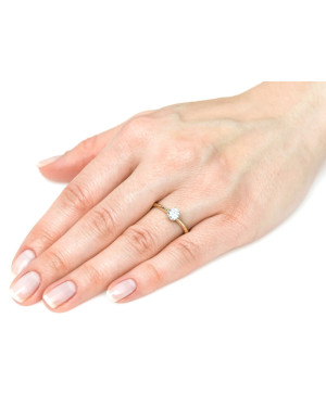 Engagement ring with zirconia