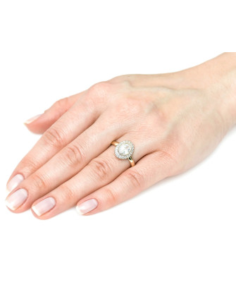 Ring with a large 8k stone