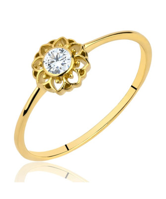 Ring with a large stone gold 8k