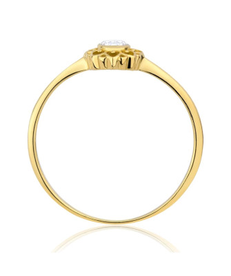 Ring with a large stone gold 8k