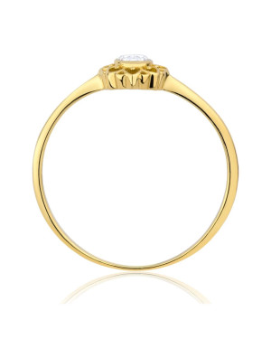 Ring with a large stone gold 8k