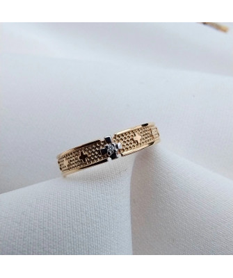 Ring with a large stone gold 8k