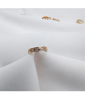 Ring with a large stone gold 8k