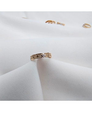 Ring with a large stone gold 8k