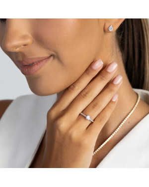 Gold ring with 0.30ct diamond certificate