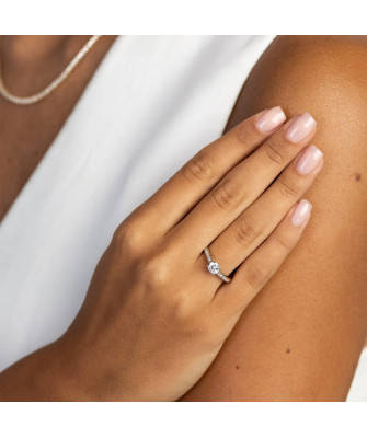 Gold ring with 0.30ct diamond certificate