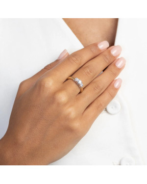 Gold ring with 0.30ct diamond certificate