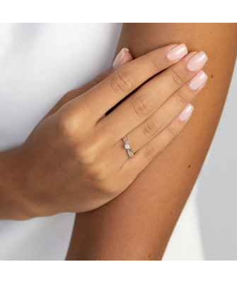 Gold ring with 0.30ct diamond certificate