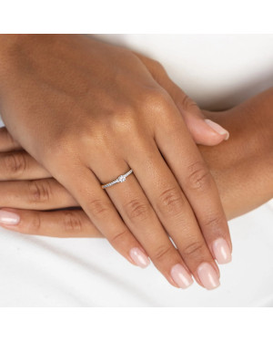 Gold ring with 0.30ct diamond certificate