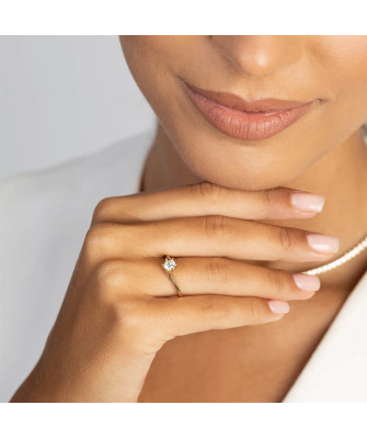 Gold ring with 0.30ct diamond certificate