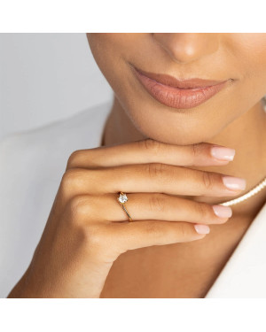 Gold ring with 0.30ct diamond certificate