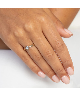 Gold ring with 0.30ct diamond certificate